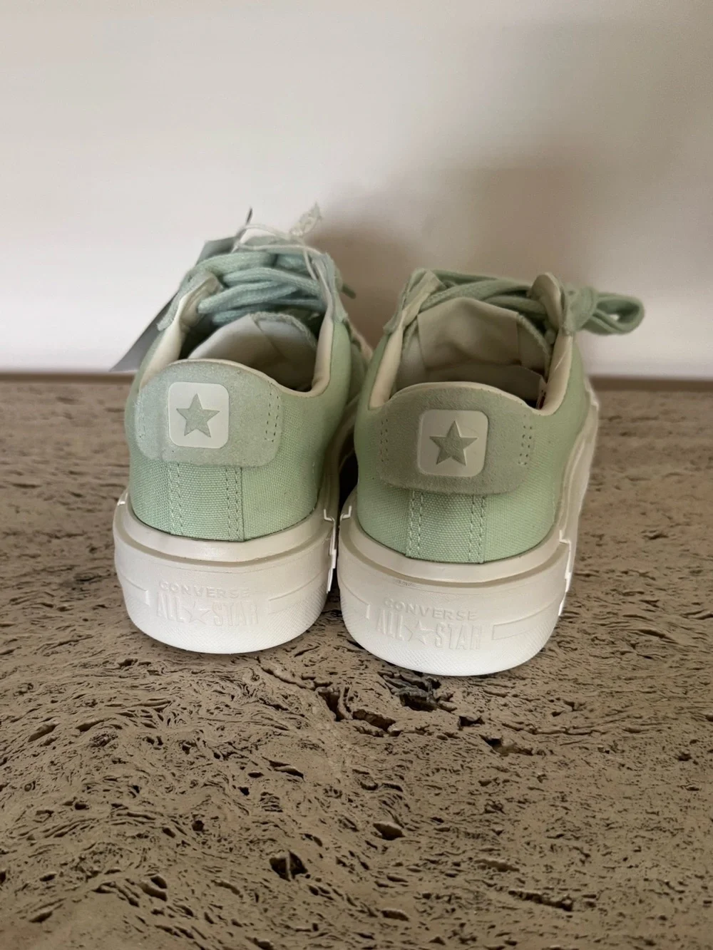 Converse Women's Chuck Taylor All Star Cruise Shoes. Size M6/W7.5